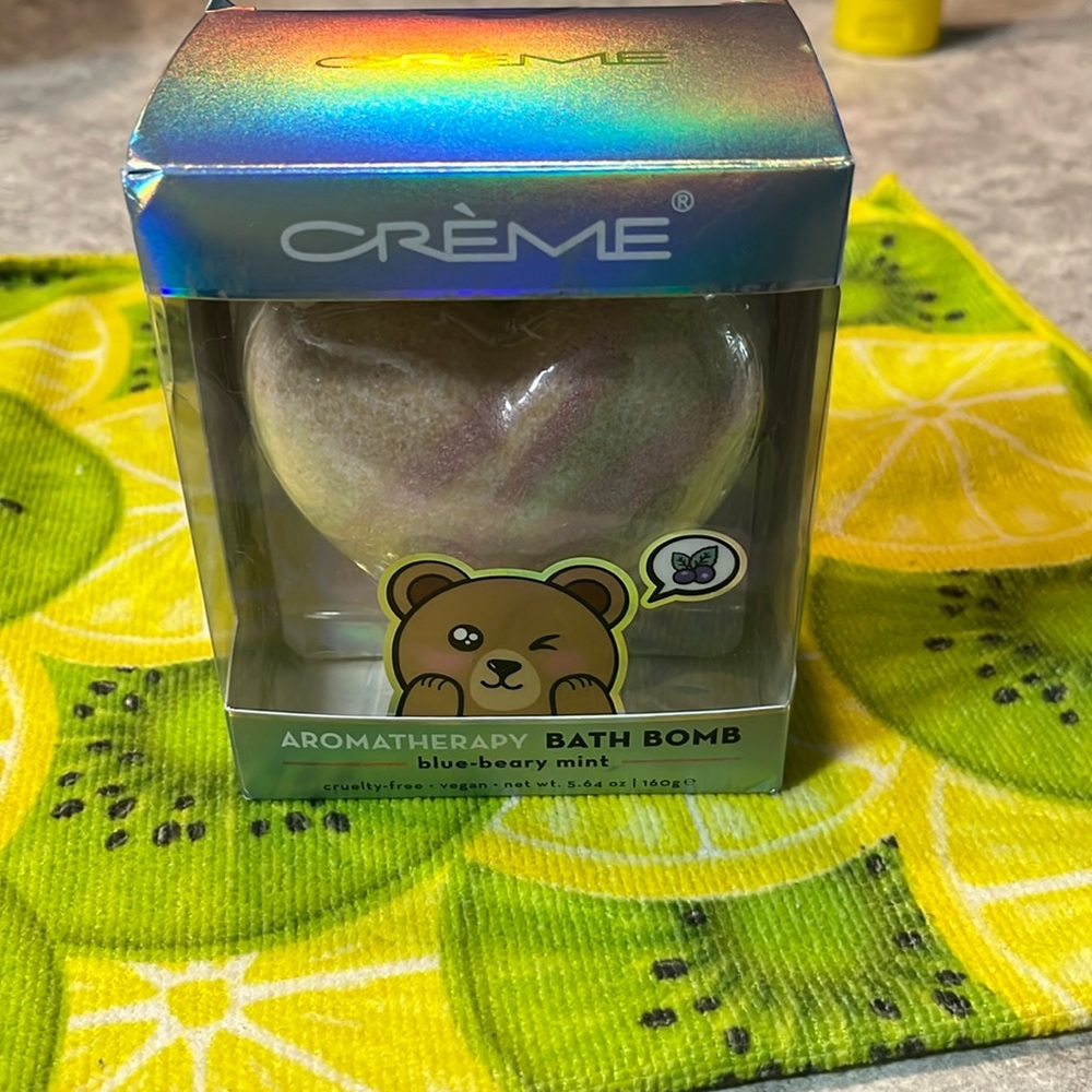 Creme Aromatherapy Bath Bomb - Cream & Pink Heart
